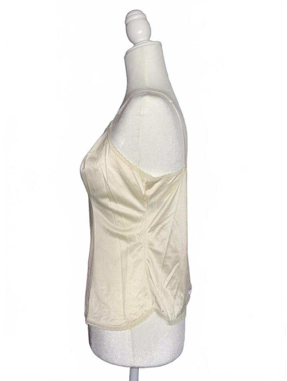 VINTAGE Vanity Fair dainty Ivory 100% Nylon cami - Picture 4 of 8